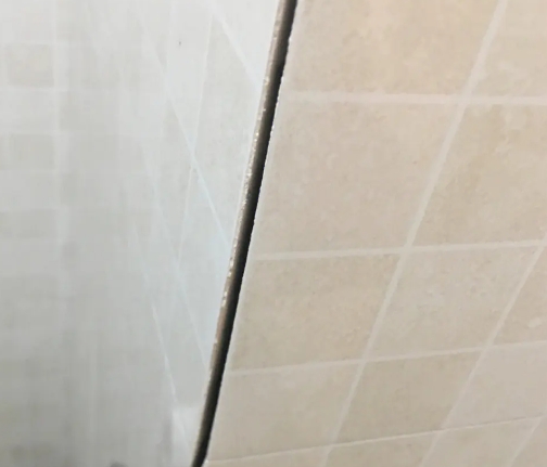 北林瓷砖空鼓维修公司分享阳台瓷砖脱落的修复过程可以分为以下几个步骤