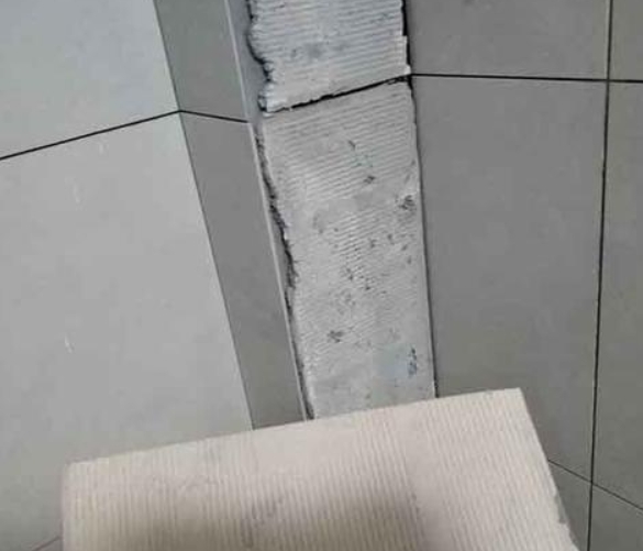 北林瓷砖空鼓维修公司分享下厨房瓷砖脱落的补救措施。
